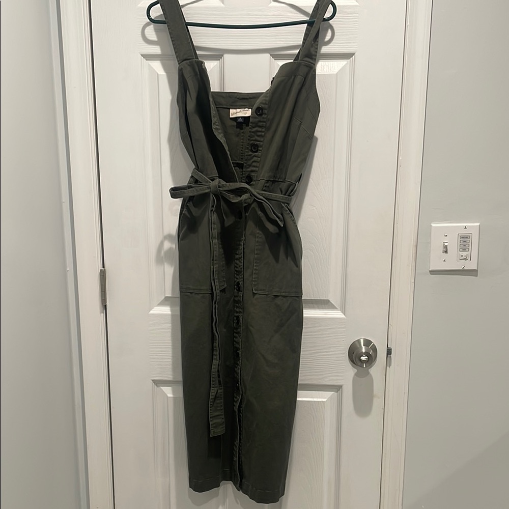 Universal Threads Medium Olive Green Sleeveless Button-Down Dress